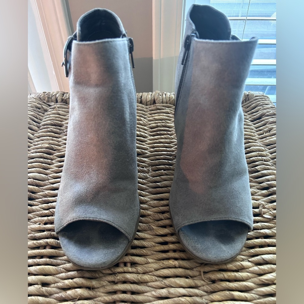 Fergalicious Revenge Gray Peep-Toe Ankle Booties size 8